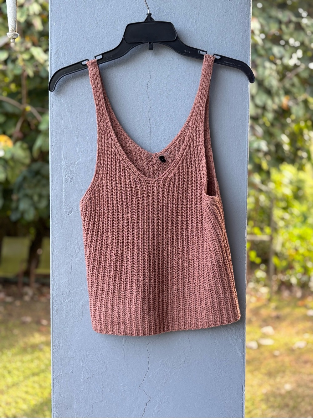 Knit V-Neck Tank Top in Dusty Rose Large
